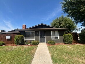 Building Photo - 2824 N Half Moon Dr