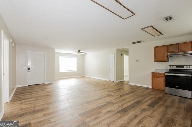 Building Photo - 240 Elm Pl