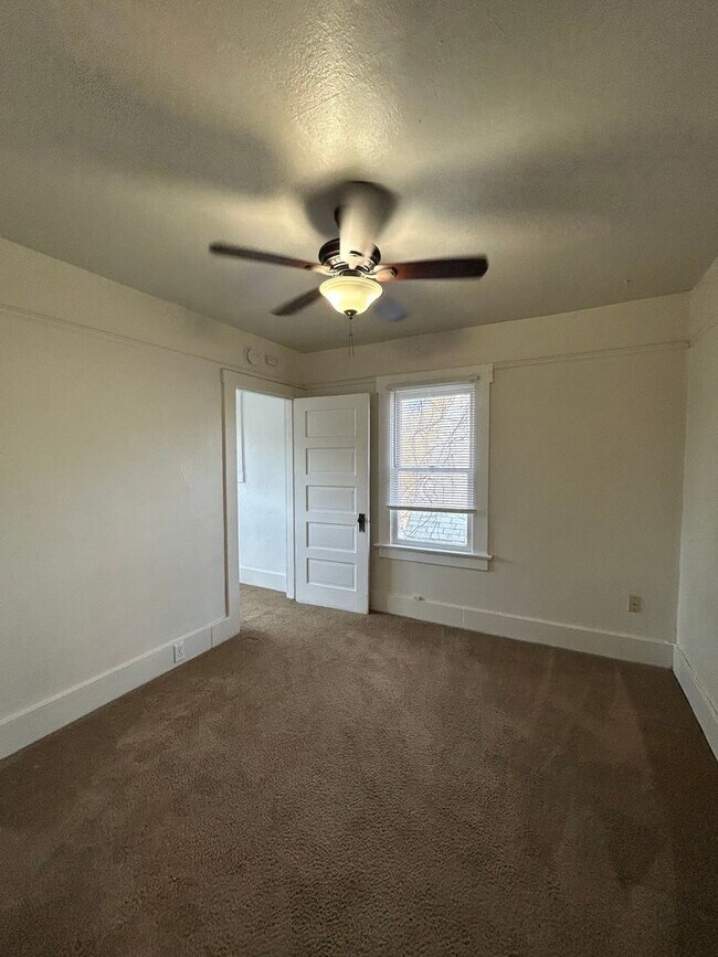 Foto del edificio - (844) NW 15th St. - 1 bedroom / 1 Bathroom - ALL UTILITIES PAID!