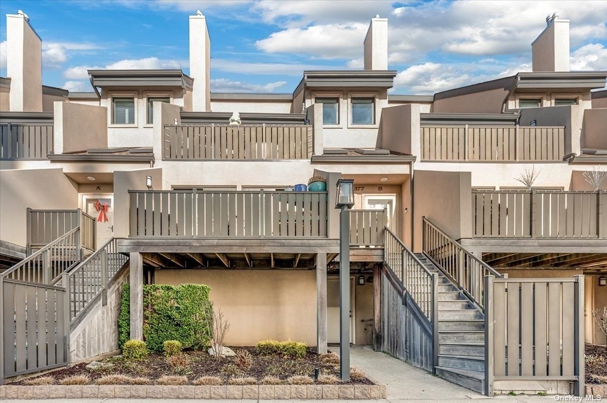 377 W Broadway, Long Beach, NY 11561 Townhome Rentals in Long Beach