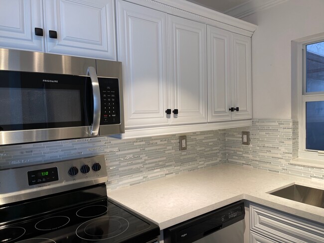 Kitchen - 860 NW 87th Ave