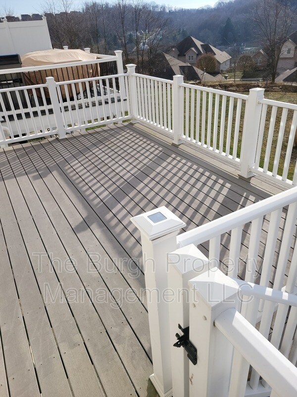 Foto del edificio - 335 Arrowwood Ln