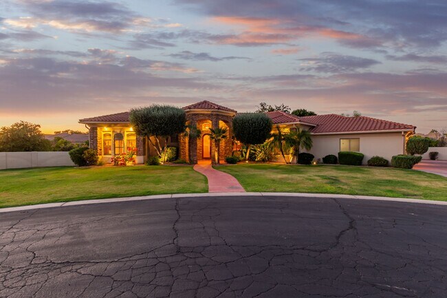 Building Photo - Remarkable 5Bed/4Bath home is in the prest...