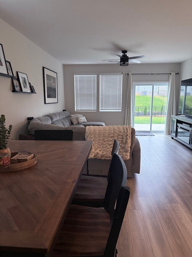 Foto del edificio - 773 Moray Ln