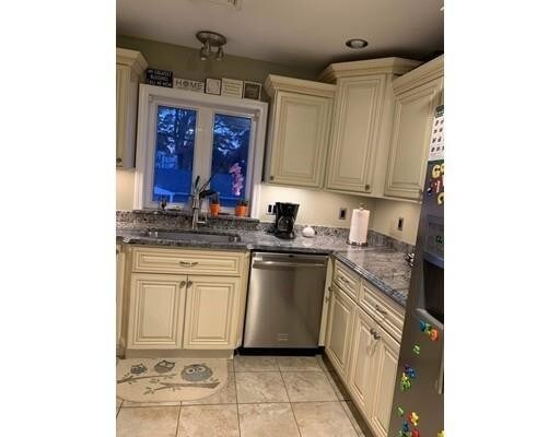 Building Photo - 3 bedroom in Dartmouth MA 02748