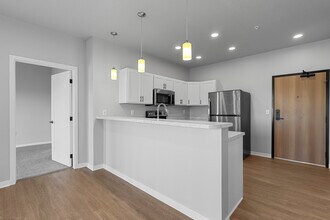 Building Photo - Center Stage