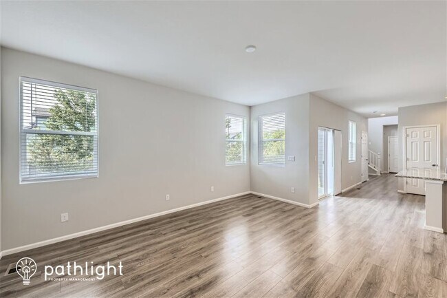 Foto del edificio - 4726 Helena St