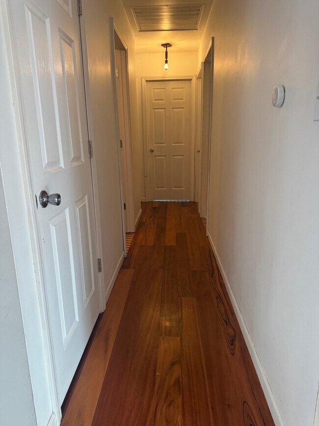 Foto del edificio - 2305 Mayfield Ave