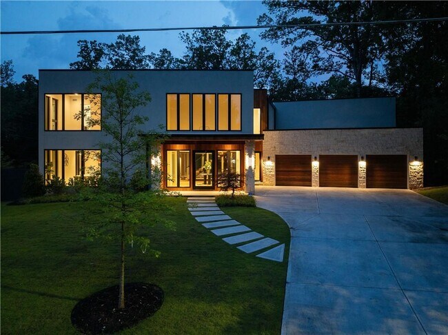 Foto del edificio - 3566 Cantrell Rd NE