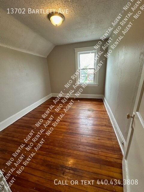 Foto del edificio - 13702 Bartlett Ave