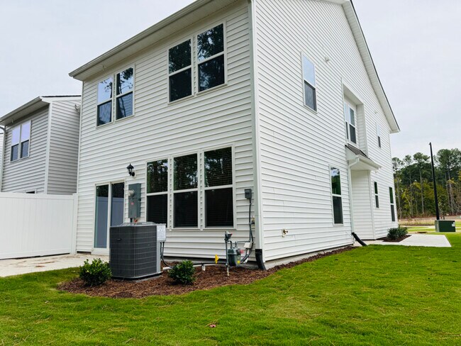Building Photo - 1919 Hinesley Dr