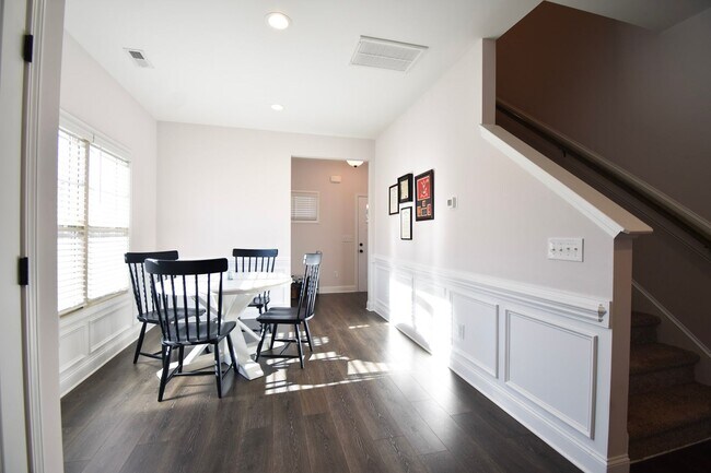 Foto del edificio - Coming Soon: 3 Bedroom 2.5 Bathroom- Pets ...