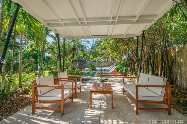 Building Photo - 1119 N M St