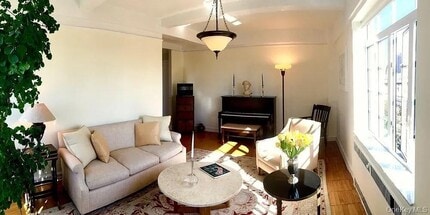 Building Photo - 118 8th Ave