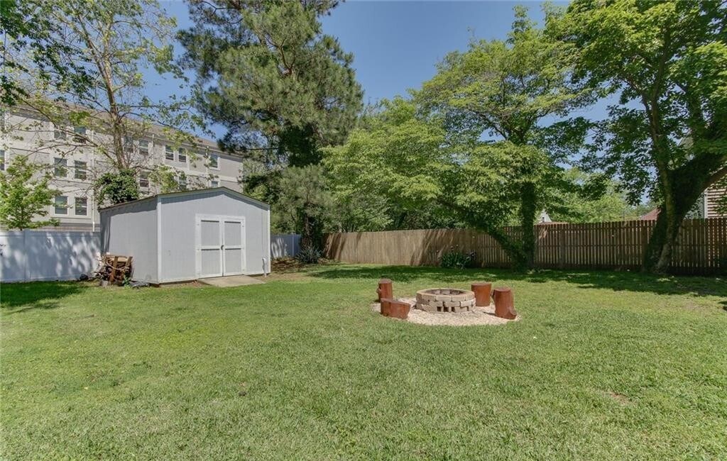 Building Photo - 7415 Yorktown Dr