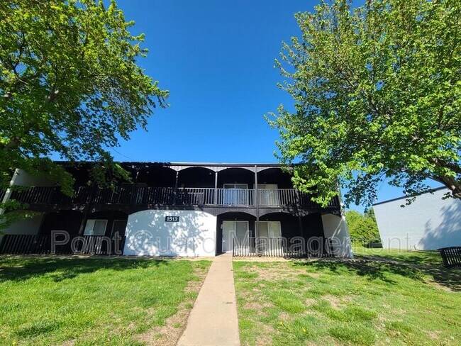 Building Photo - 1513 Oxford Place