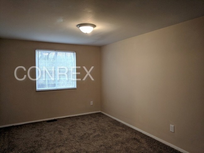 Foto del edificio - 5650 Gander Rd E