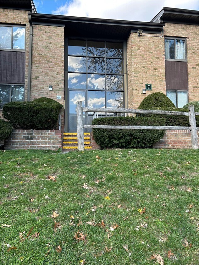 Foto principal - 7 Charles Ln