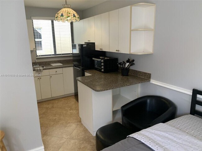 Foto del edificio - 2021 SW 38th Ave