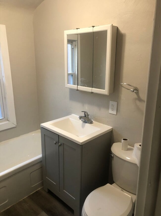 Building Photo - 3645 E 146th St