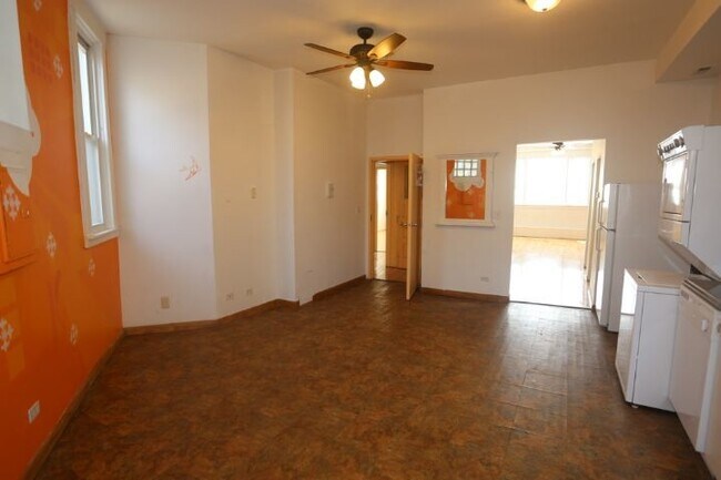 Building Photo - 2036 N Avers Ave