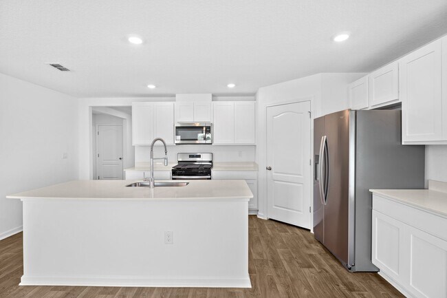 Building Photo - Like New Home