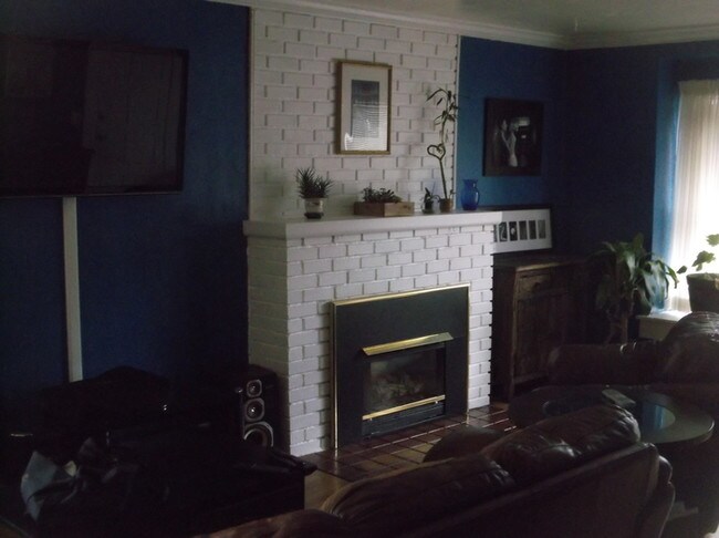 Building Photo - Charming 3 Bedroom Ranch Home