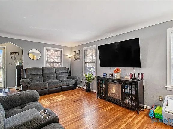 Foto del edificio - 4348 Lyman Ave