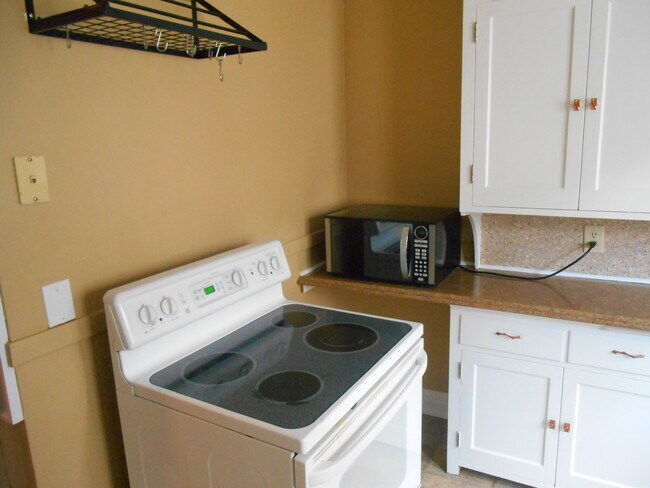 Kit - 2912 France Ave S
