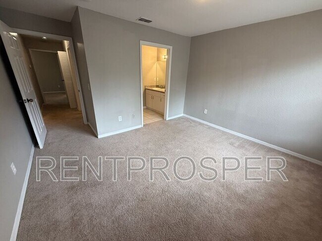 Foto del edificio - 6312 Raleigh St