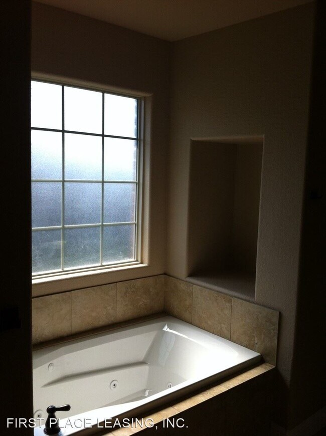 Building Photo - 3 br, 2 bath House - 124 Mariposa Dr