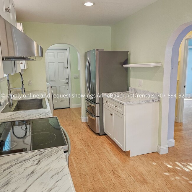 Foto del edificio - Downtown home on Corner Lot Available Now