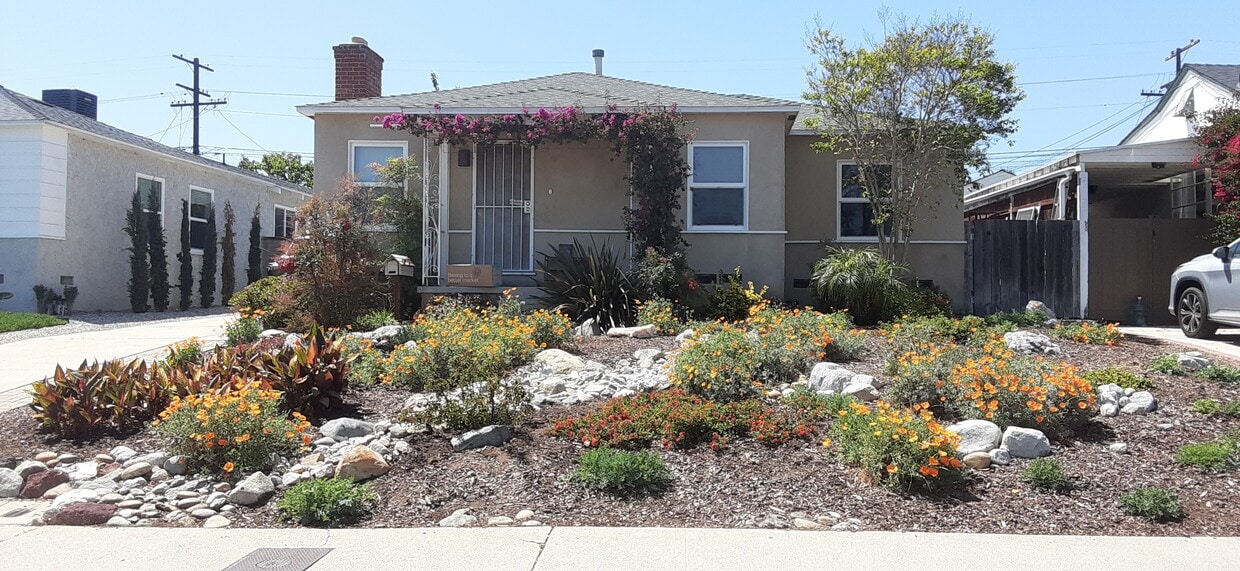 Primary Photo - 8047 Stewart Ave