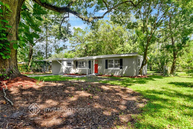 Foto del edificio - 822 Rosalia Dr