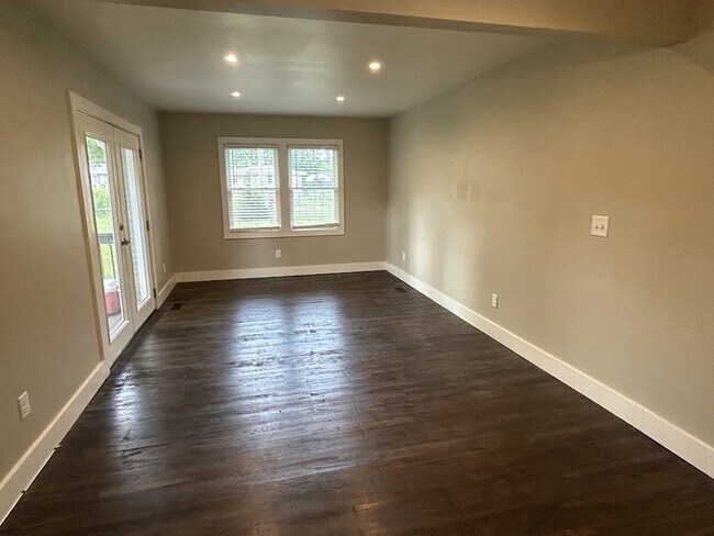 Foto del edificio - 1931 Stevens Dr NE