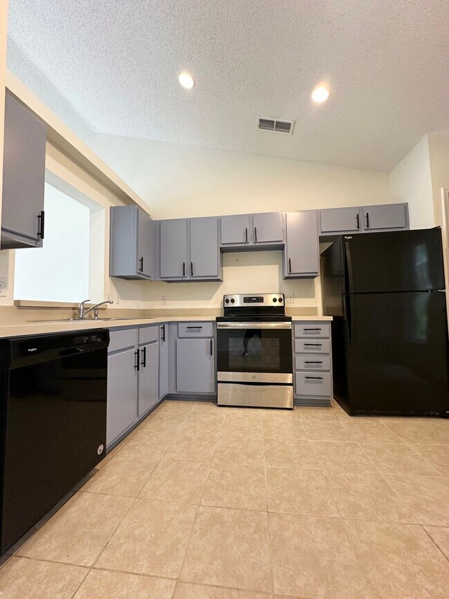 Foto del edificio - Nice 3 Bedroom 2 Bath Home in Wellington subdivision in Davenport