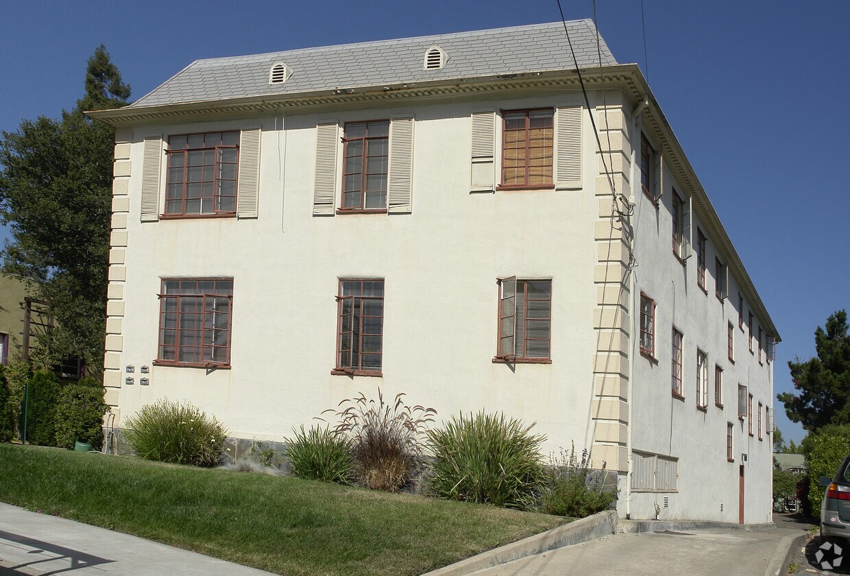 Building Photo - 1073-1079 Warfield Ave