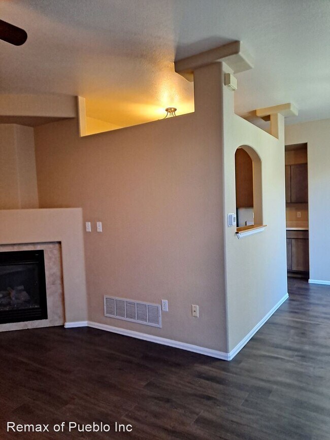 Building Photo - 3 br, 2.5 bath House - 4145 Outlook Blvd. #H