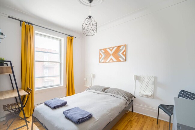 Photo du bâtiment - 2390 Rue Frontenac