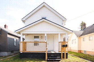 Building Photo - 628 Evesham Ave