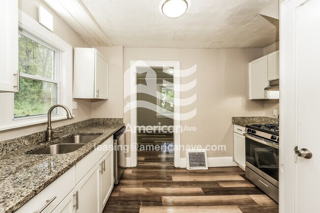Foto del edificio - 670 Arbutus Ct