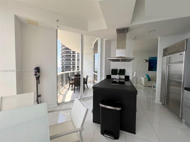 Foto del edificio - 18201 Collins Ave
