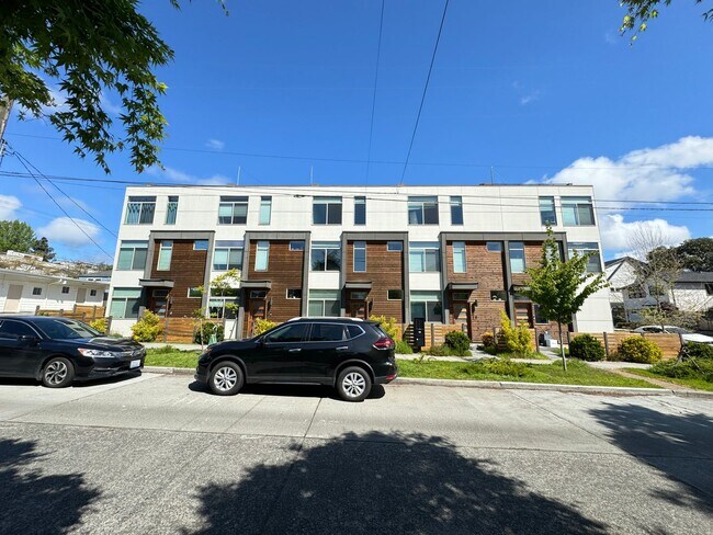 Foto del edificio - Modern townhome For Rent