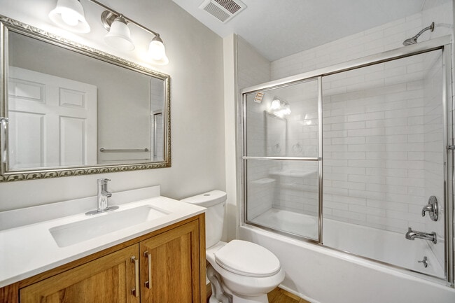 Foto del edificio - 7134 1/2 Yarmouth Ave