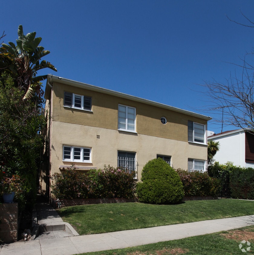 Building Photo - 305-307 S Reeves Dr