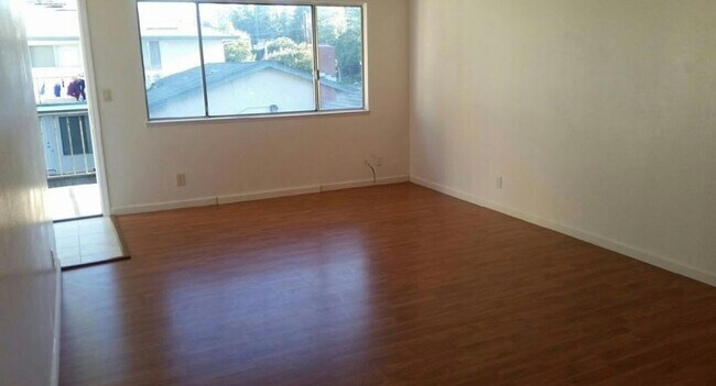 Building Photo - 556 S Fair Oaks Ave