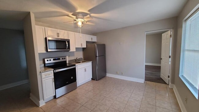 Building Photo - Unit 206
