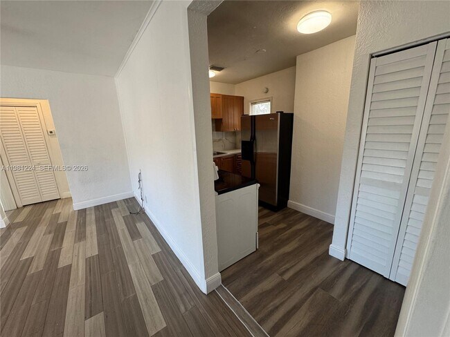 Foto del edificio - 1025 NW 7th Ave