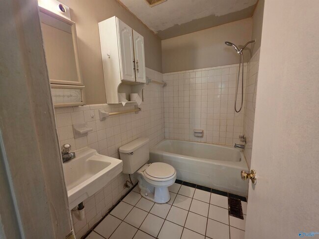 Foto del edificio - 905 Stevens Ct NE