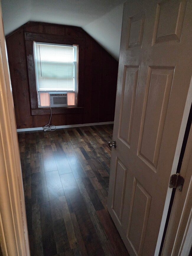 Building Photo - 4879 Charlotte Dr